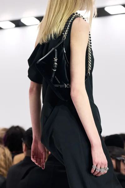 Look 94